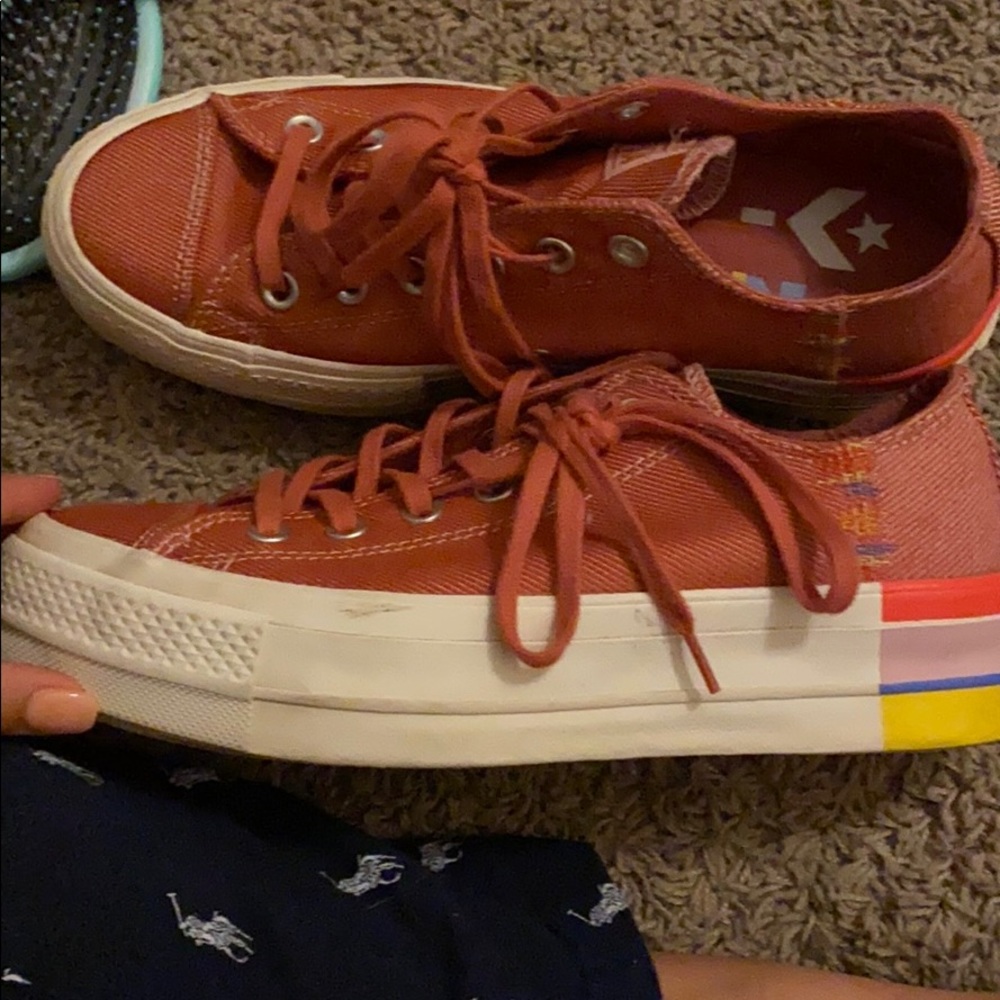 Red Platform Converse